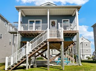 1017 1st St, Surf City, NC 28445