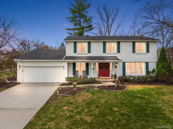 31251 Heath Ct, Beverly Hills, MI 48025