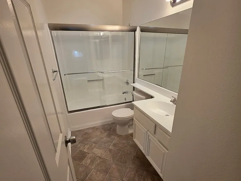 234 W Fairview Ave #208 — Photo 9
