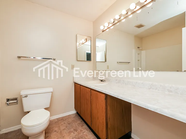 2465 Cross Village Dr — Photo 13