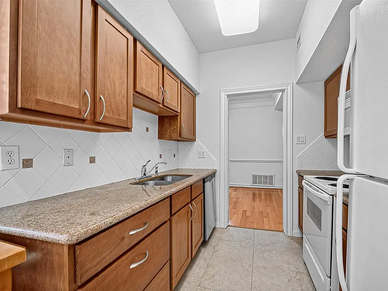 2700 Revere St #112 — Photo 21