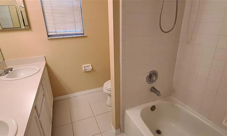 2411 Berkshire Ct — Photo 14