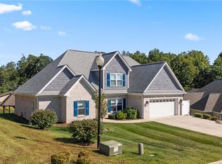 108 Sea Pines Dr, Winston Salem, NC 27107