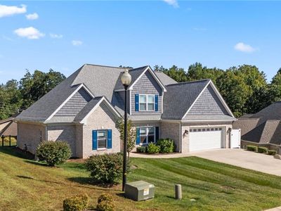 108 Sea Pines Dr, Winston Salem, NC, 27107