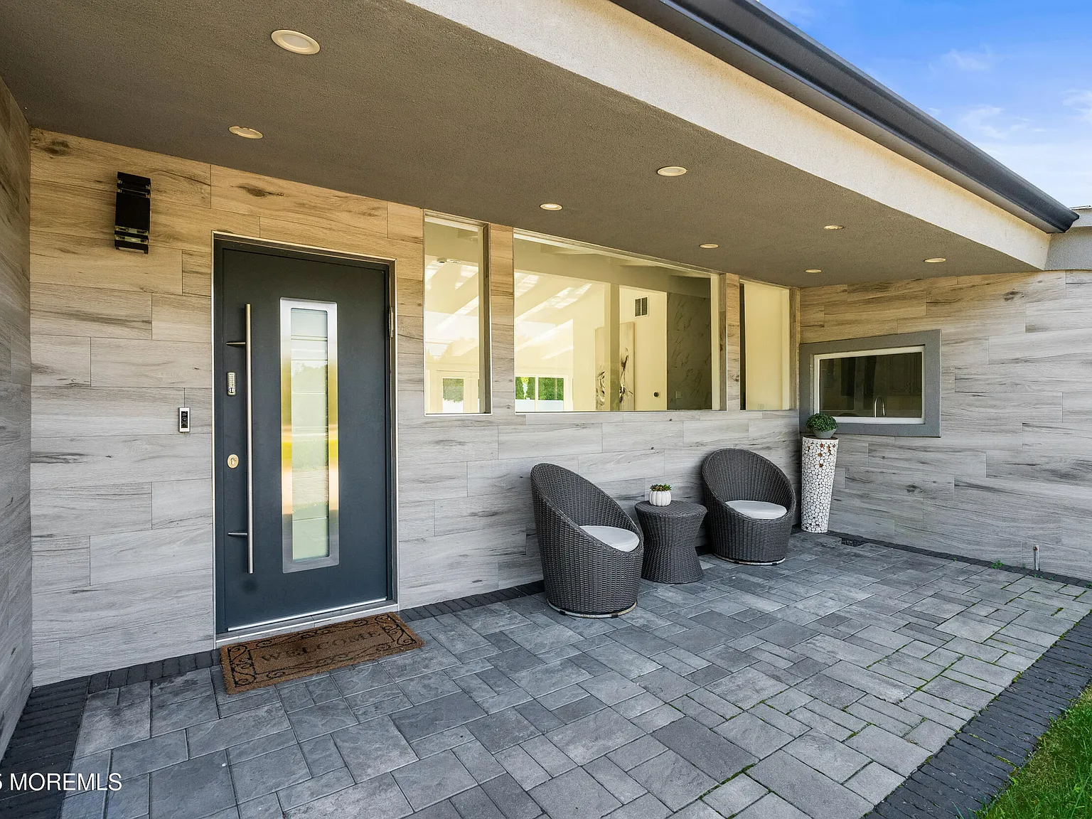 5 bed, 2472 sqft, $3,700 — Photo 2