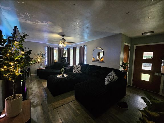 2nd image of 907 Spruce St