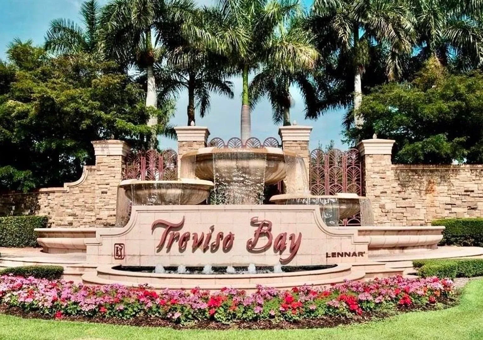 ** Treviso Bay ** 2 Bedroom\2 Bath ** Spectacular Water View ** Top Floor Condo ** Social Members... — Photo 3