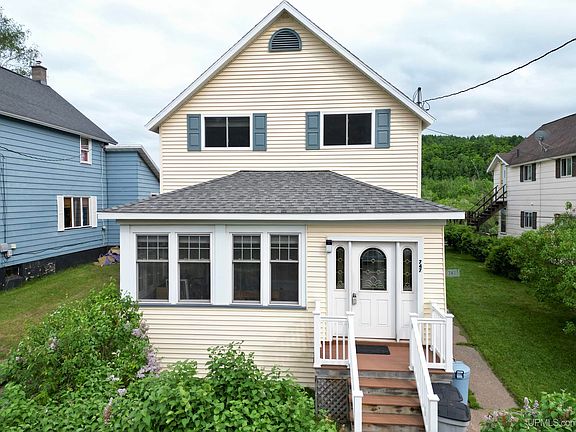 2nd image of 747 S Pine St