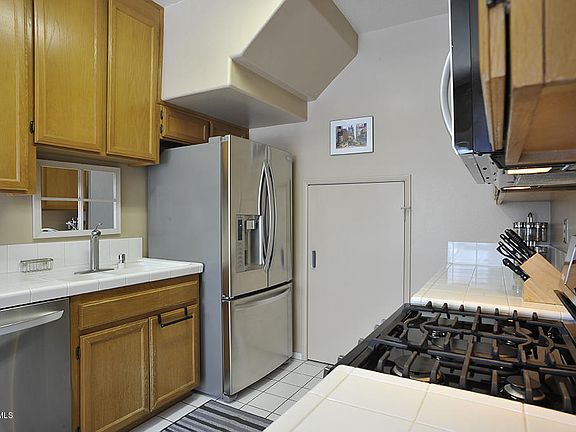 5th image of 11524 Moorpark St #8