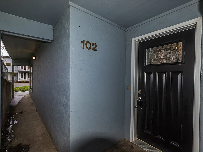 0110-1080 SE City Beach — Photo 13