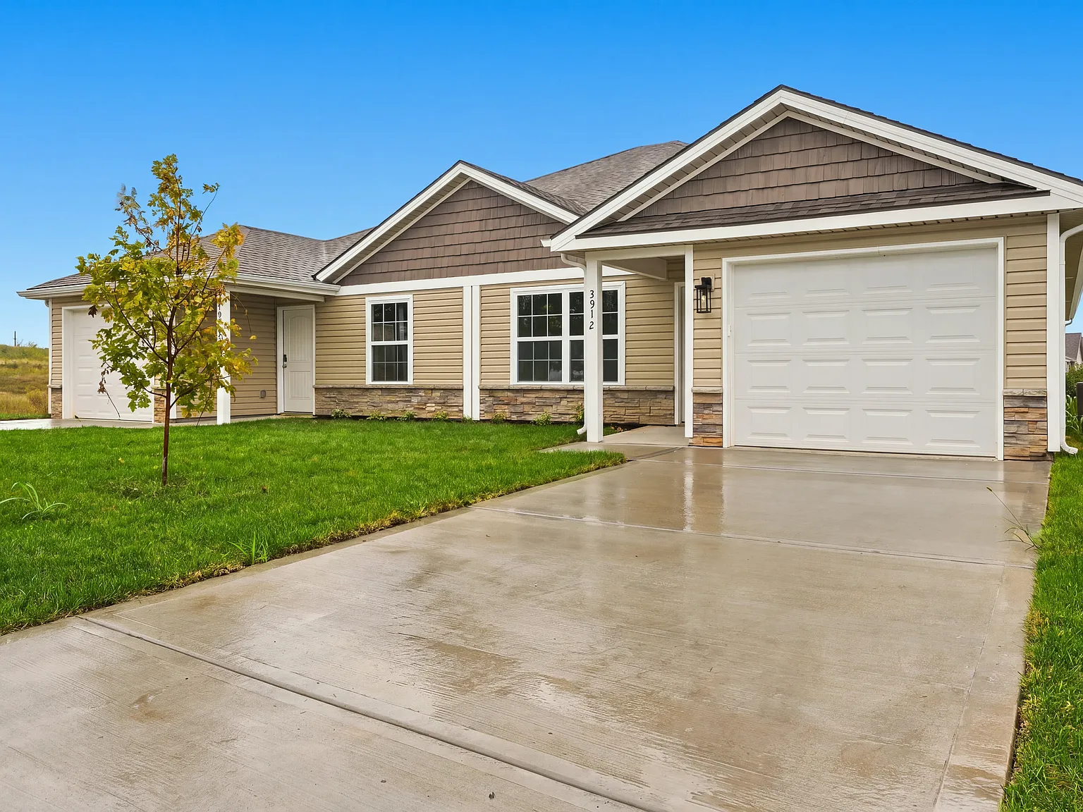 3 bed, 1273 sqft, $2,200 — Photo 3