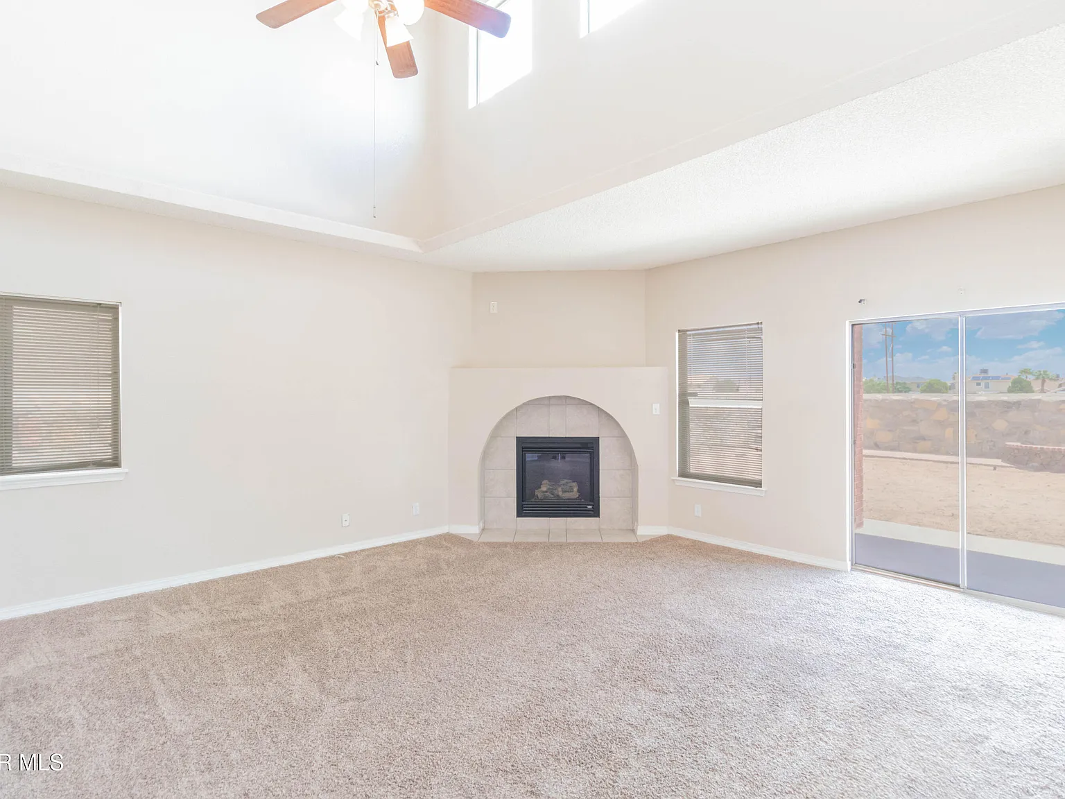 4 bed, 2.5 bath, 2558 sqft, $1,950 — Photo 3