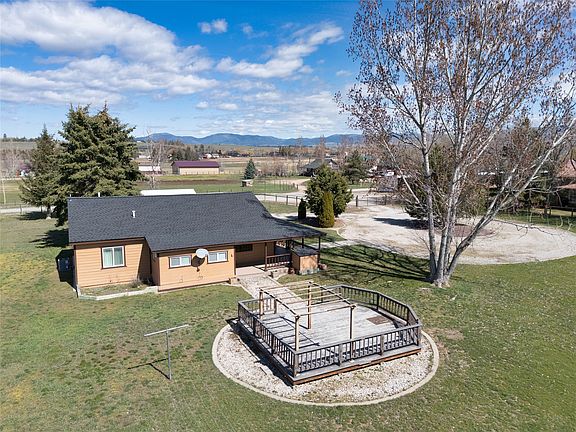 3rd image of 627 Folly Ln