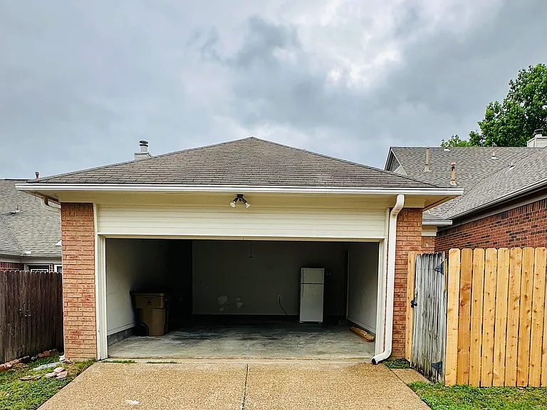 596 Ashley Glen Cir W — Photo 24