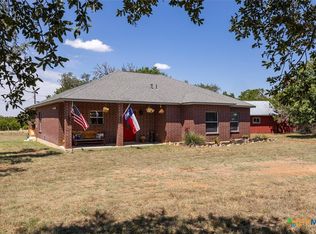 495 Hill Country Dr, Pipe Creek, TX 78063