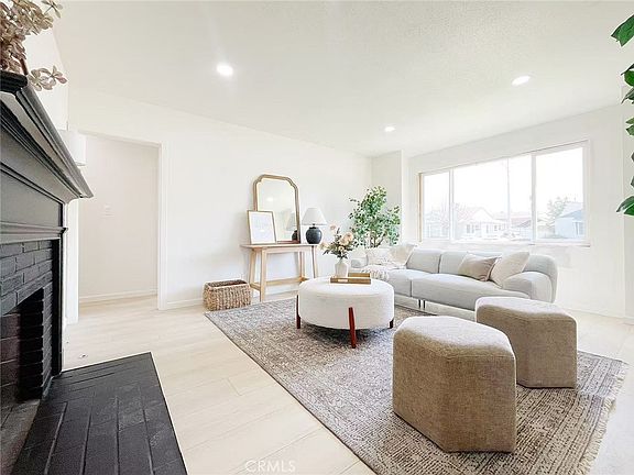 5th image of 877 W Edna Pl