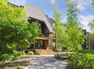 6085 Lincoln Dr APT 214, Edina, MN 55436