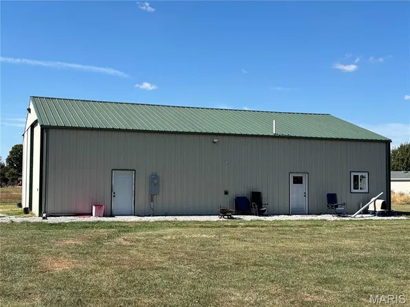 207 S 7th St, Mulberry Grove, IL 62262