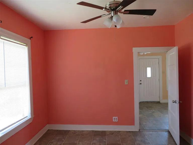 422 Mill Ave — Photo 9