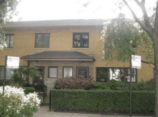 3532 N Pine Grove Ave, Chicago, IL 60657