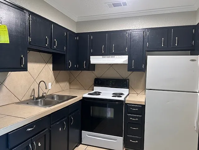 Bowmanor Garden Apartments — Photo 38