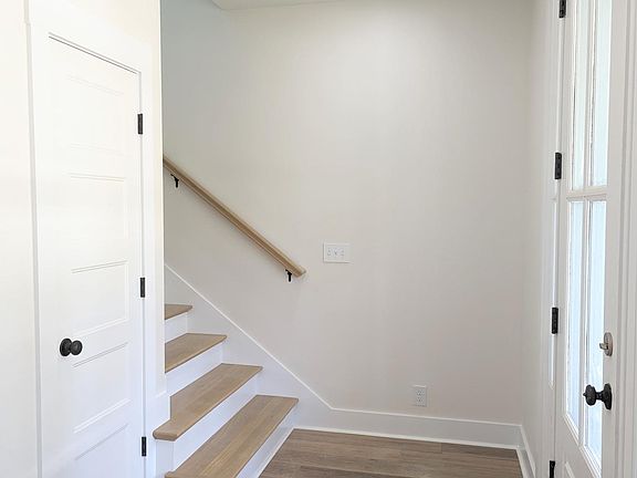 4th image of 203 S Hancock St