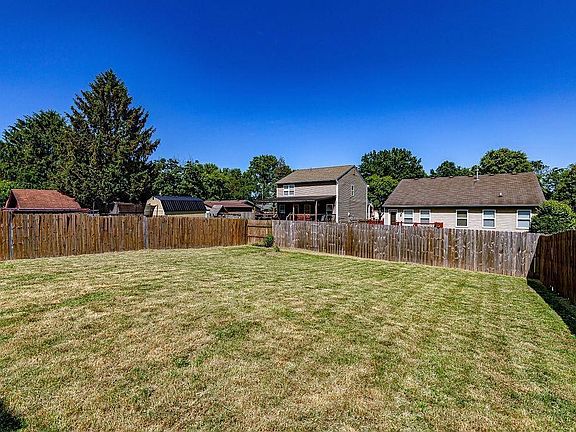 4th image of 918 Brookwood Dr