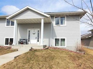 613 Pfaender Dr, New Ulm, MN 56073