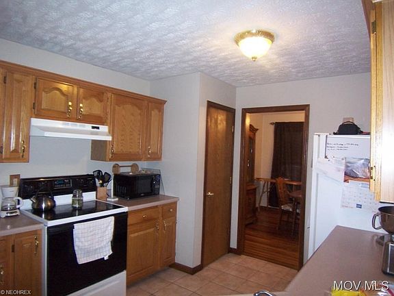 4th image of 15 Robinson Ln