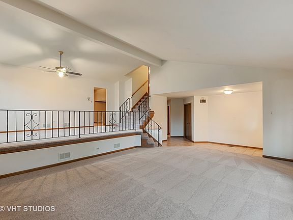 3rd image of 14628 Middle Pinecreek Dr