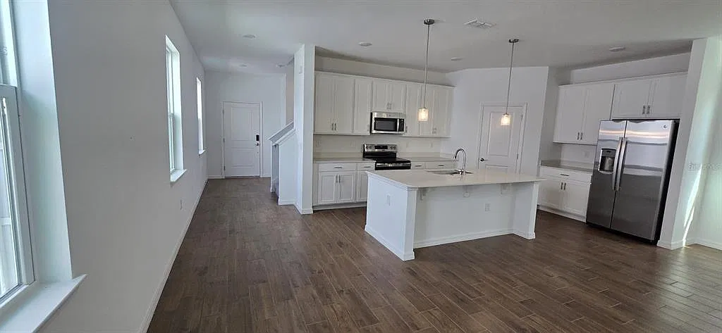 4 bed, 3.0 bath, 2198 sqft, $2,699 — Photo 4