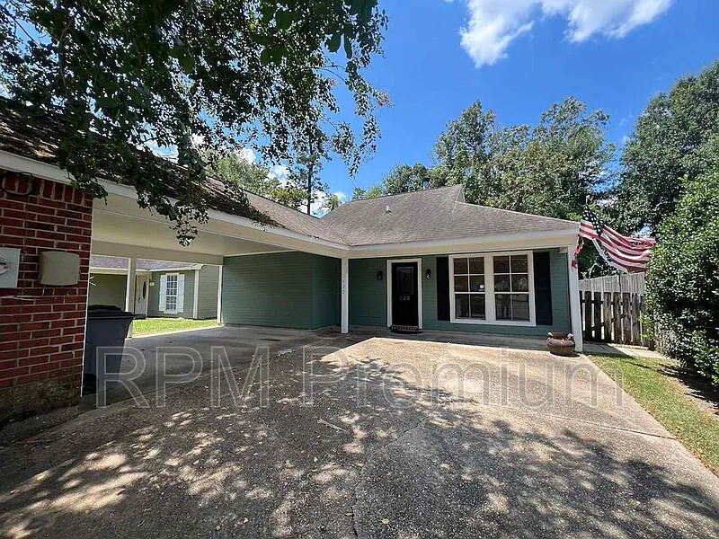 3 bed, 2.0 bath, 1378 sqft, $1,625 — Photo 1