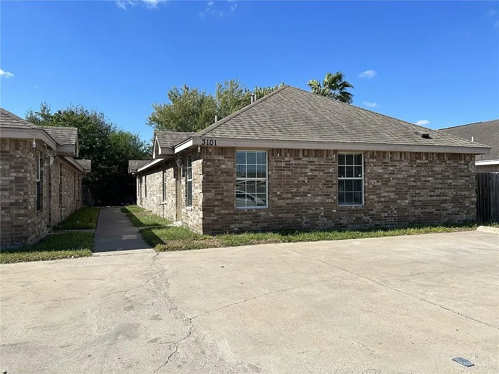 3113 Carson St — Photo 1