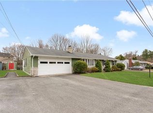 27 Hillcrest Ave, Smithfield, RI 02828