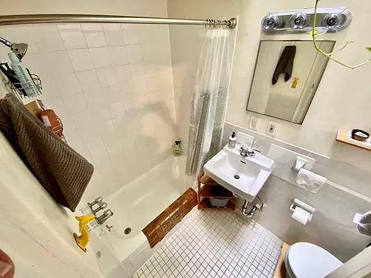 Rented by Realty Nerd | media 8