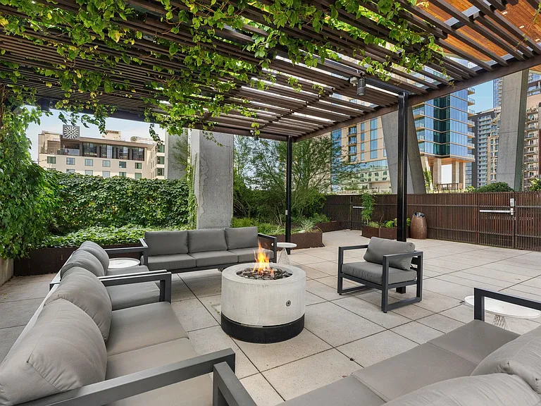 70 Rainey St #1807 — Photo 32