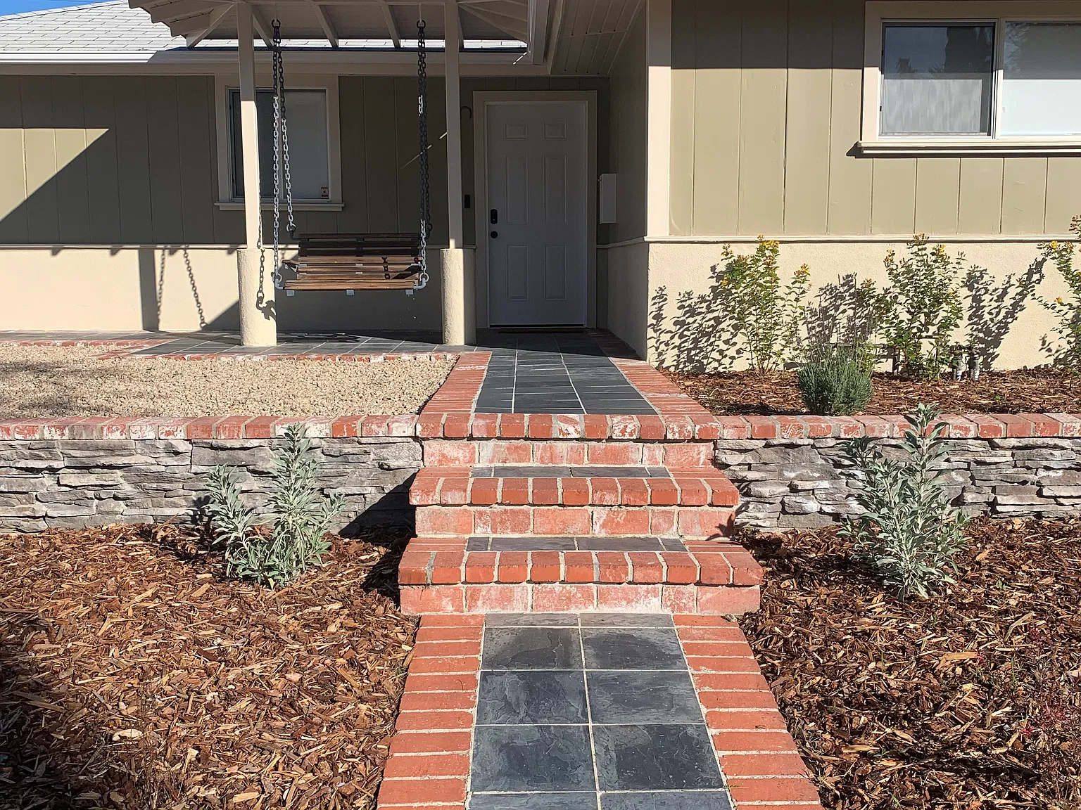 3 bed, 1344 sqft, $4,200 — Photo 2