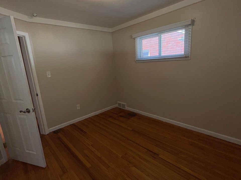 22101 Mauer St, photo 26