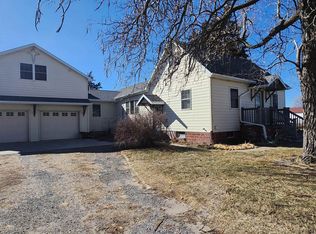 807 6th St, Gothenburg, NE 69138