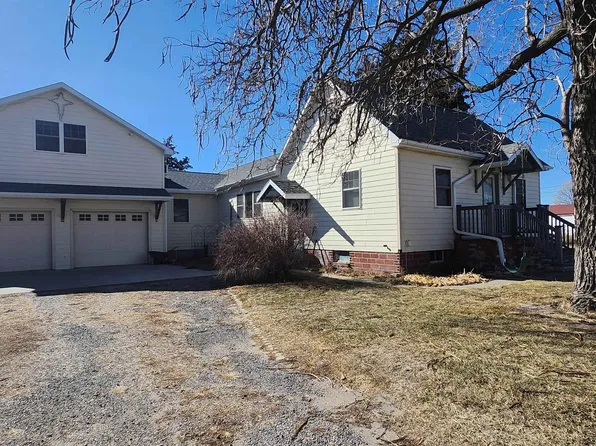 807 6th St, Gothenburg, NE 69138