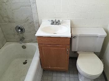 4th image of 3046 N Francisco Ave