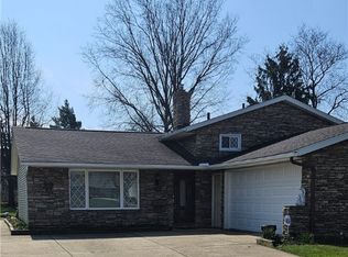 1700 S Circle View Dr, Seven Hills, OH