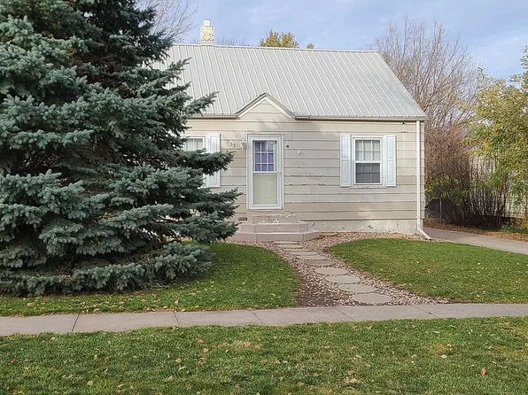 733 Morehead St, Chadron, NE 69337