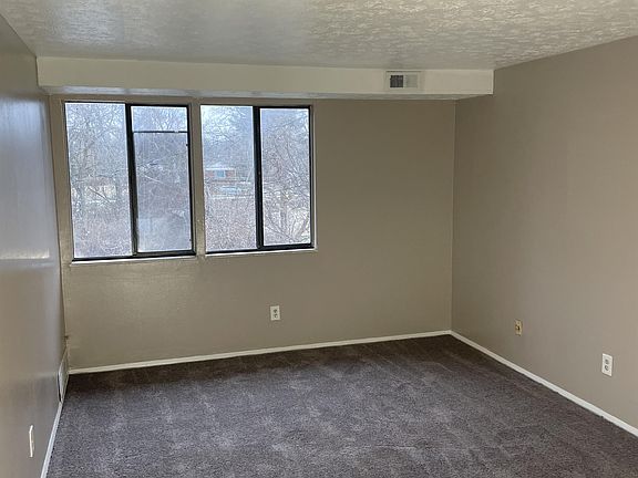 4th image of 2845 Glenaire Dr APT L