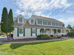 2 Nashaway Dr, Ringoes, NJ 08551