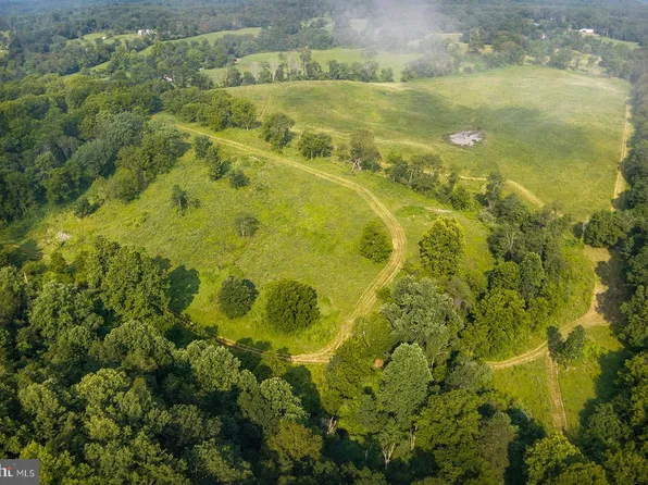 Washwright Rd, Hume, VA 22639