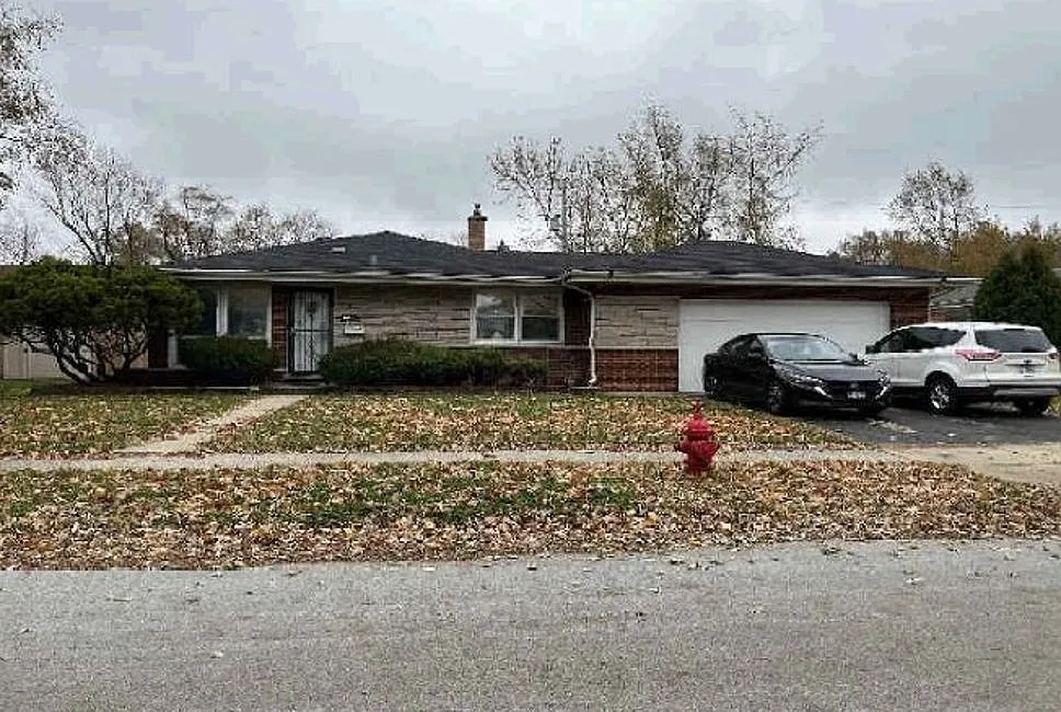 16037 Minerva Ave photo 1