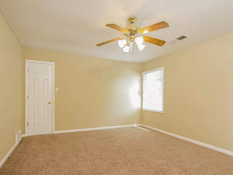 300 N Ericson Rd — Photo 12