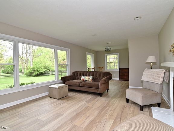 4th image of 41 E Bel Meadow Ln