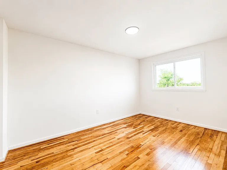 5729 Denwood Ave — Photo 17